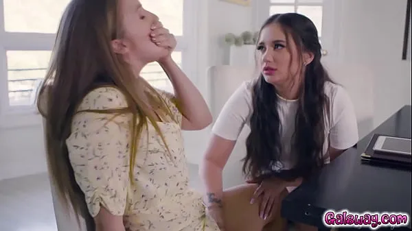 Casamento Lesbiano Obra-Prima: Lena Paul e Jade Baker Contratam a Sexy Gia Paige Planejadora