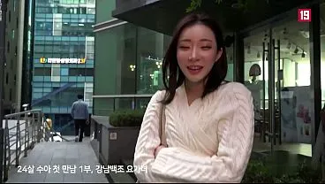 Con Đĩ Yoga Hàn Quốc Linh Hoạt Van Xin Cặc Quái Vật Để Kéo Giãn Lồn Rỉ Nước Của Mình