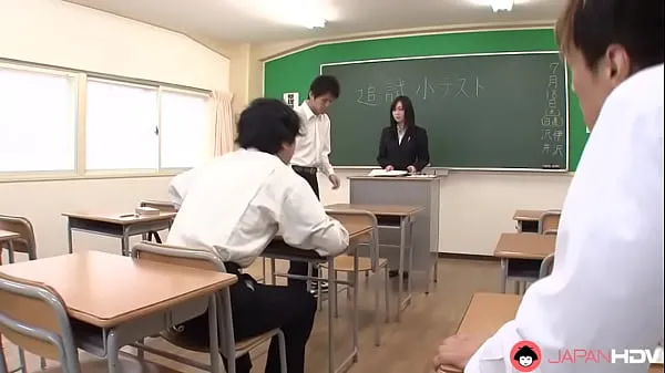 Hai Chàng Á Châu Xả Nụ Tắm Tràn Của Cô Gái Trong Bữa Tiệc Tình Dâm Công Khốc Liệt